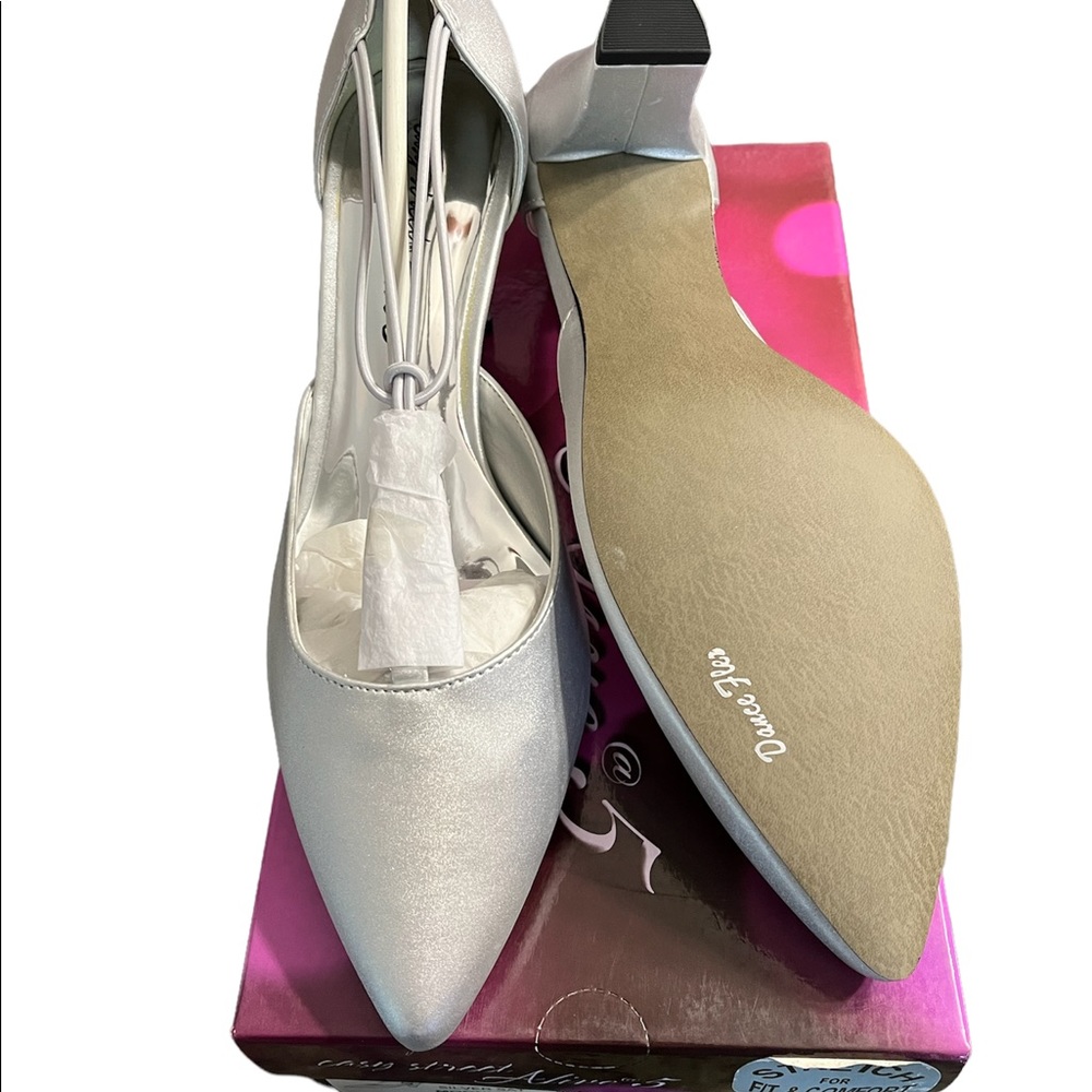 Silver Heels - Picture 5 of 5